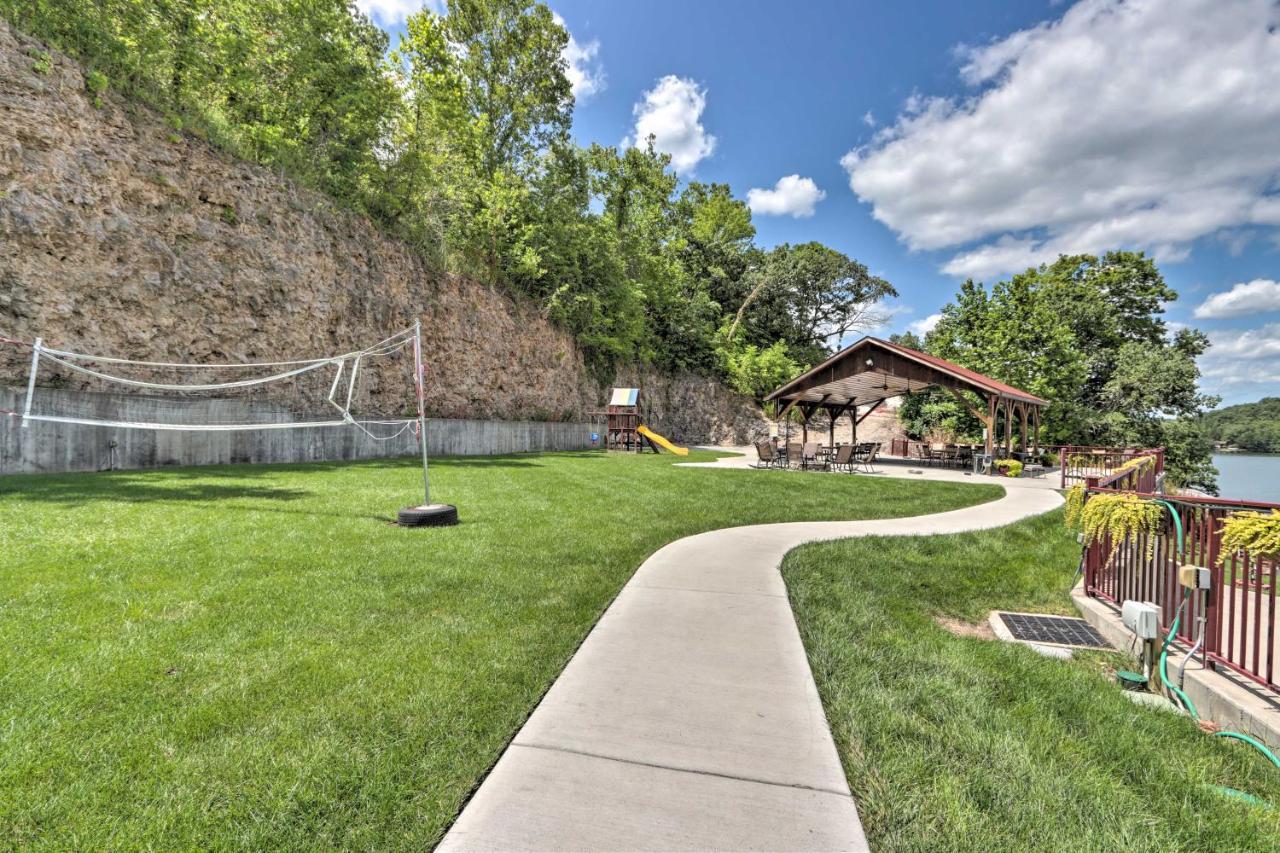 The Lake Escape With Balcony And Pool Access! Camdenton Exteriör bild